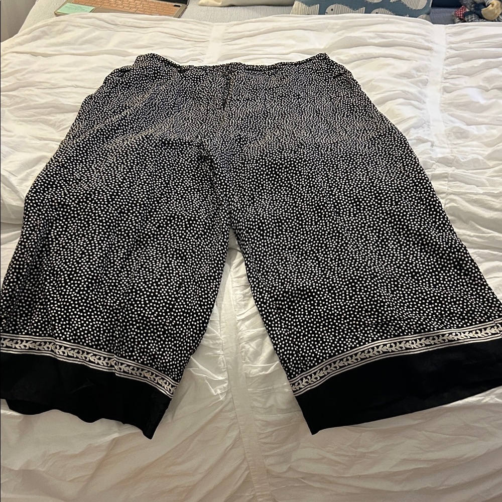 Black & White Printed Cropped Pants